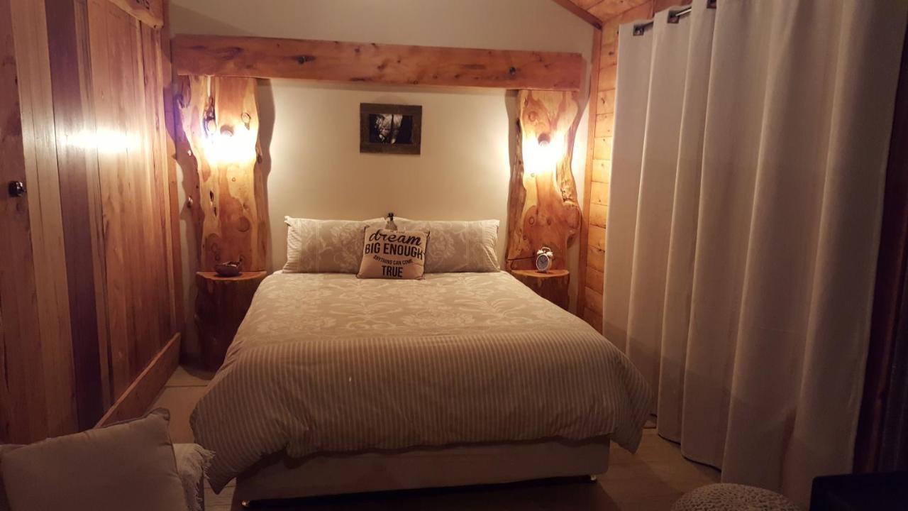Rustic Hut Bush Retreat Bed and Breakfast Penguin Eksteriør billede