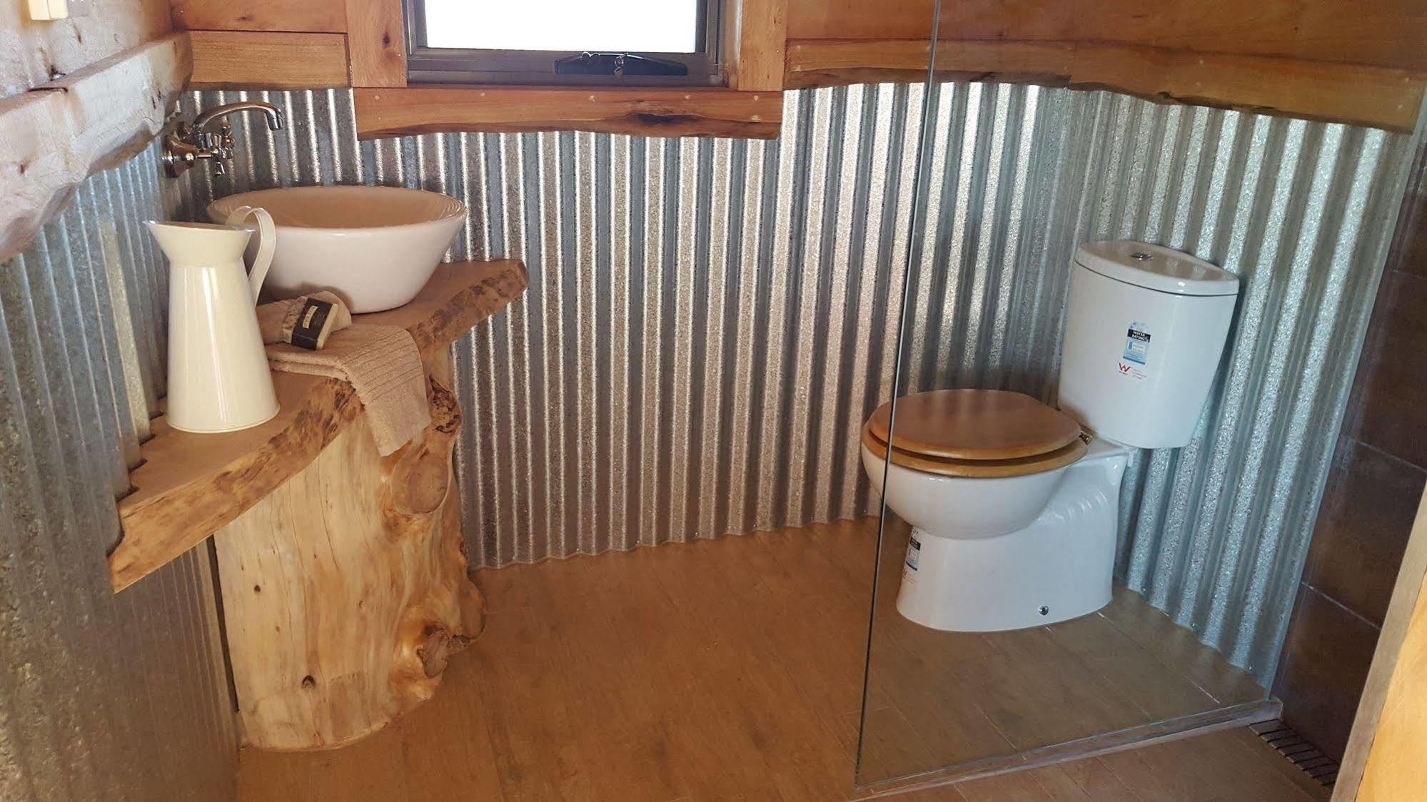 Rustic Hut Bush Retreat Bed and Breakfast Penguin Eksteriør billede