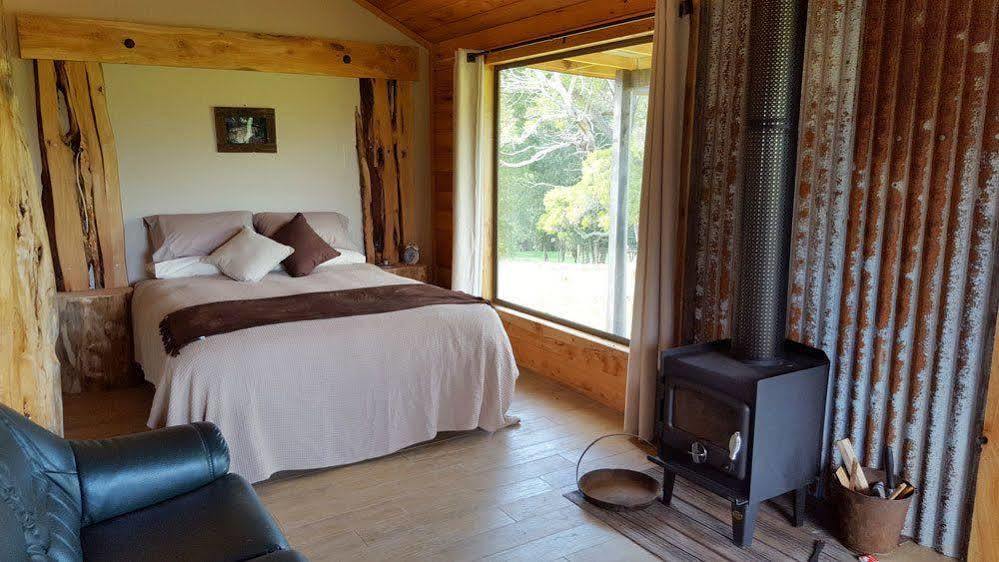 Rustic Hut Bush Retreat Bed and Breakfast Penguin Eksteriør billede