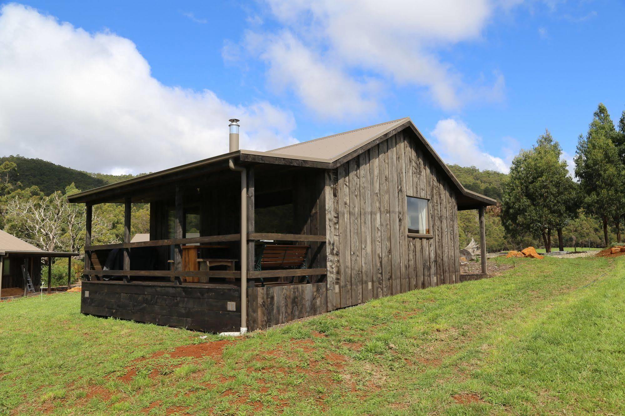 Rustic Hut Bush Retreat Bed and Breakfast Penguin Eksteriør billede